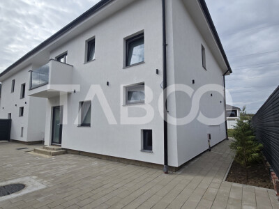 Casa de vanzare 380mp teren liber 4 camere 2 parcari Selimbar