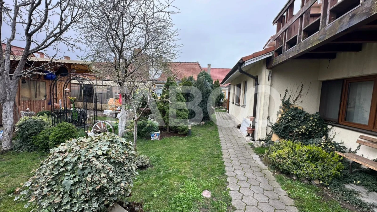Casa cu garaj acces auto 2 apartamente separate zona Piata Cluj Sibiu - 1
