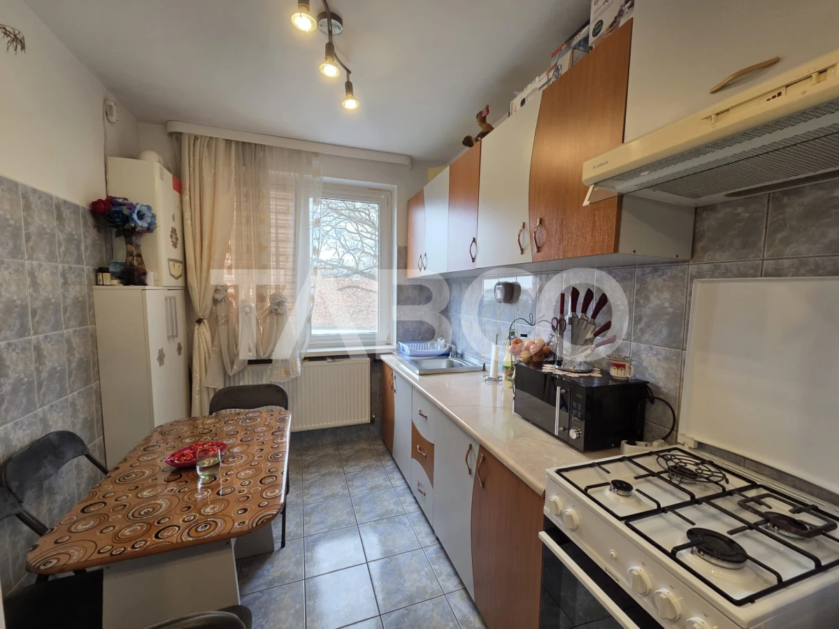 Apartament 2 camere semidecomandat zona Vasile Alecsandri etaj 3 - 6