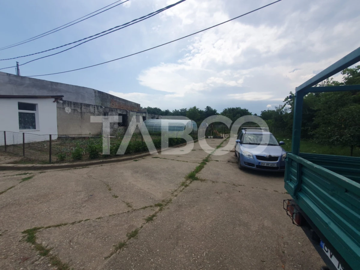 Hala industriala 906 mp + teren liber 4379 mp - 3