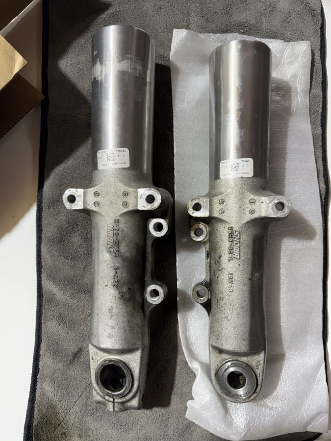 Lower Fork Ends/ suporti jambe furca fata Harley Davidson touring - 1