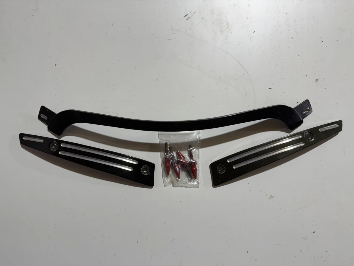 Set ornament prindere parbriz cu suruburi Harley Davidson Road Glide - 1