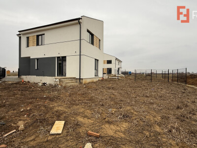 Duplex cu 5 camere si 380 mp teren cu panouri fotovoltaice - Mosnita Noua