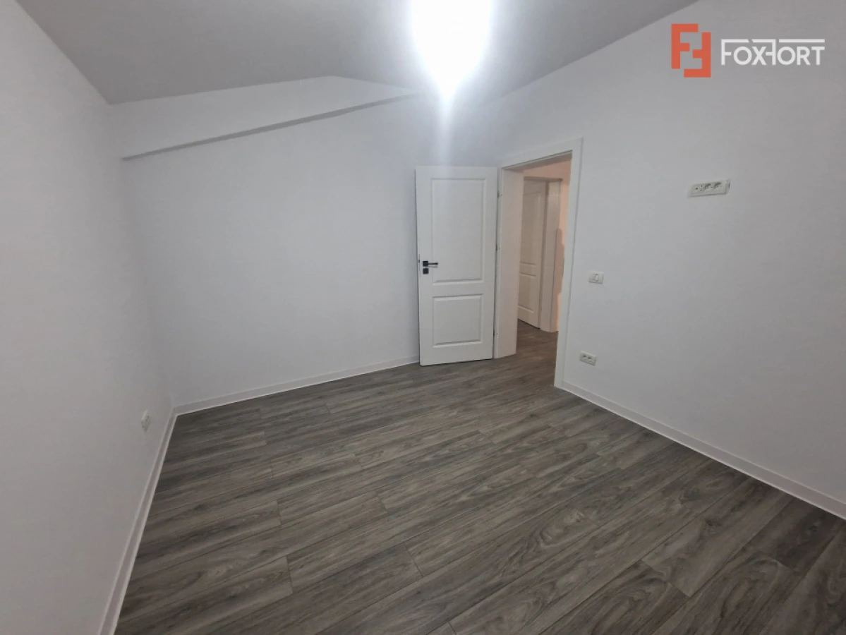 Duplex de vanzare cu 3 camere si teren de 309 mp - Recas - 8
