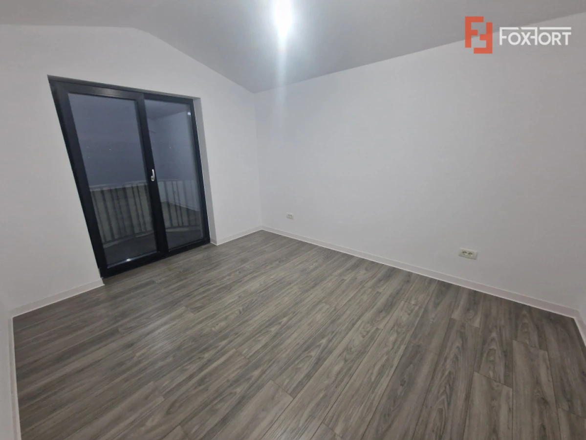 Duplex de vanzare cu 3 camere si teren de 309 mp - Recas - 5