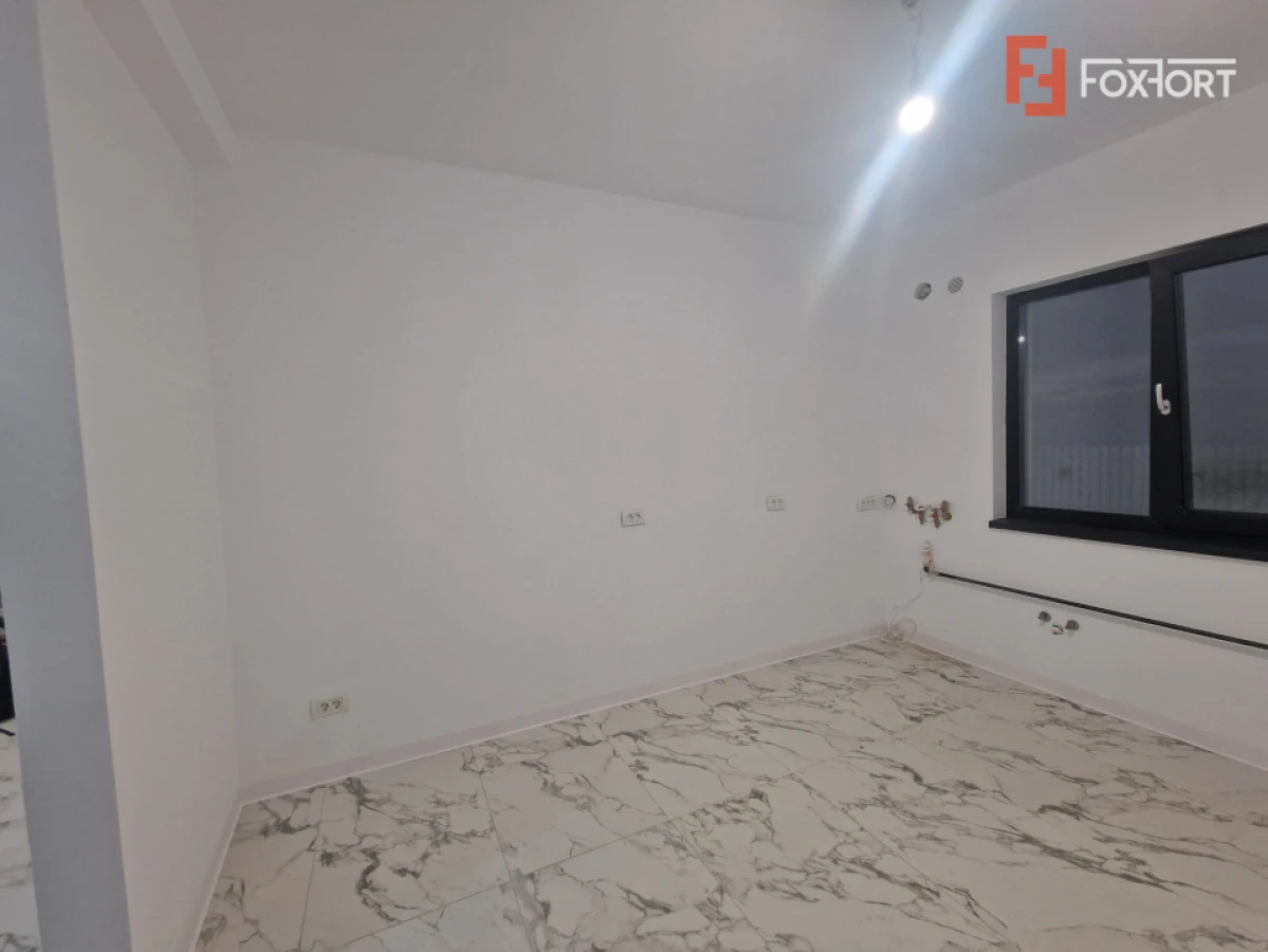 Duplex de vanzare cu 3 camere si teren de 309 mp - Recas - 3