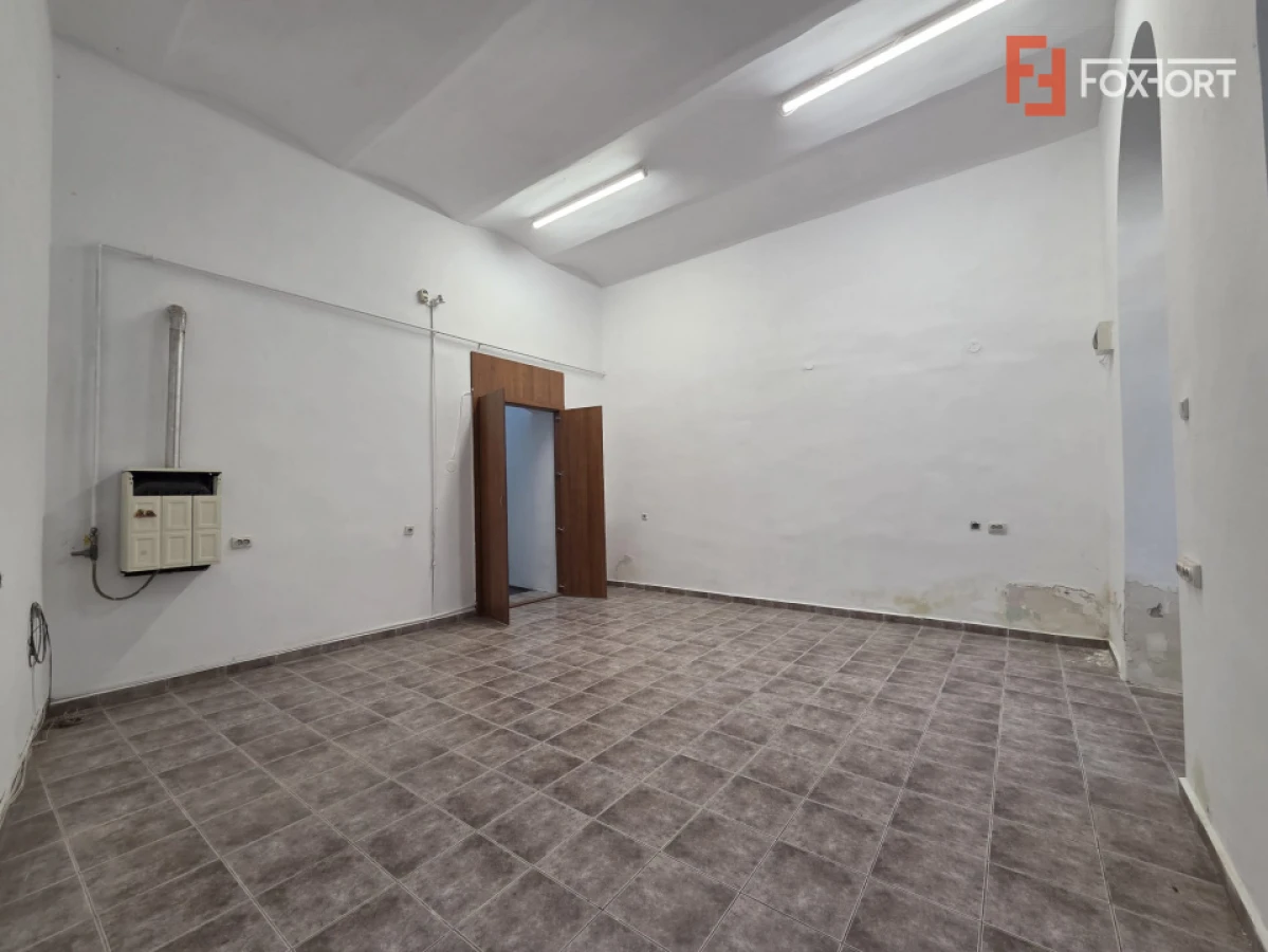 Spatiu comercial de vanzare ultracentral, cu expunere stradala generoasa - 1