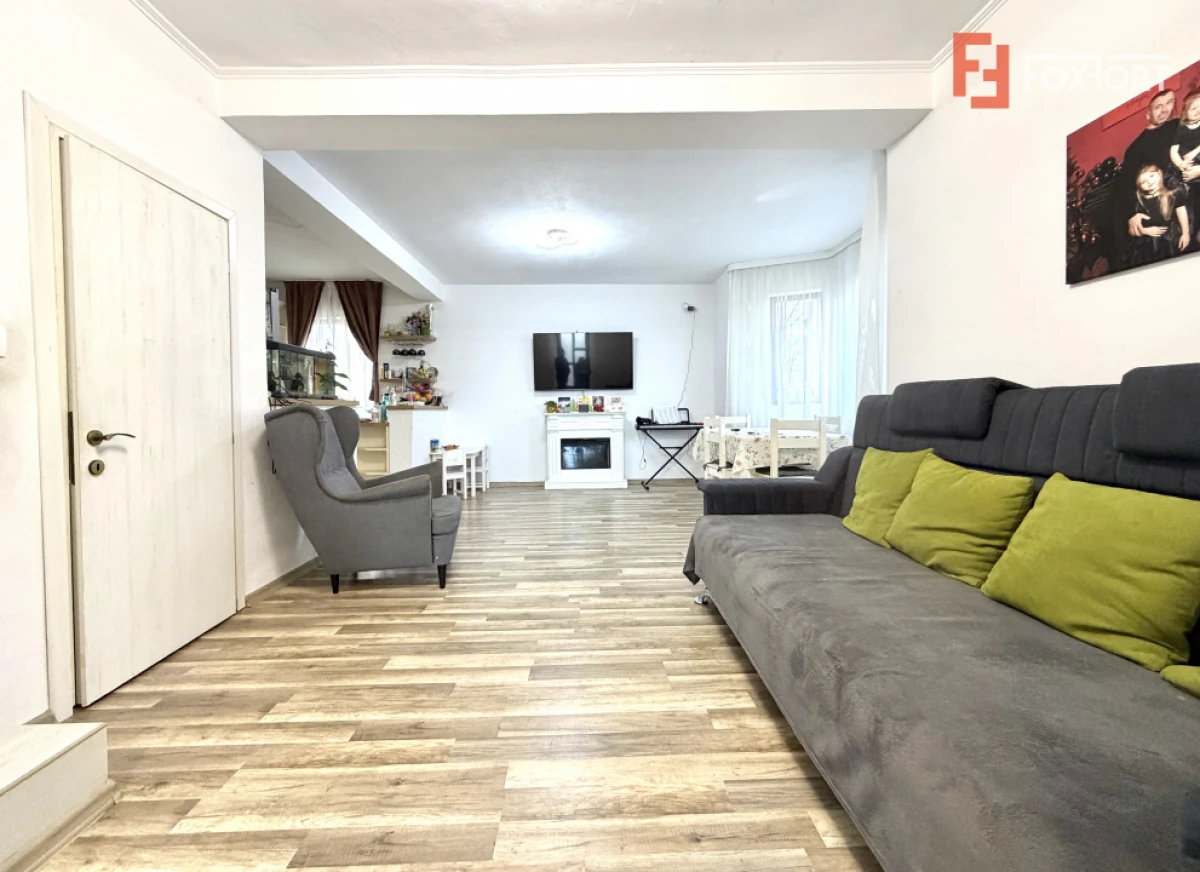COMISION 0% Duplex despartit prin garaj, 5 camere, teren 660 mp in Sanandrei - 2