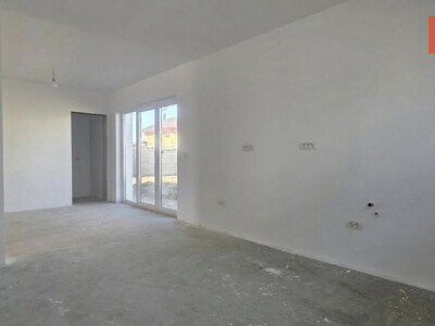 Duplex plan parter, despartit prin camera tehnica - Mosnita Noua