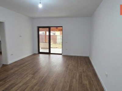 Duplex plan parter in spate la Valery Mosnita Noua