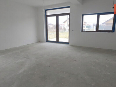 Duplex spatios cu 5 camere de vanzare, zona Mosnita Noua
