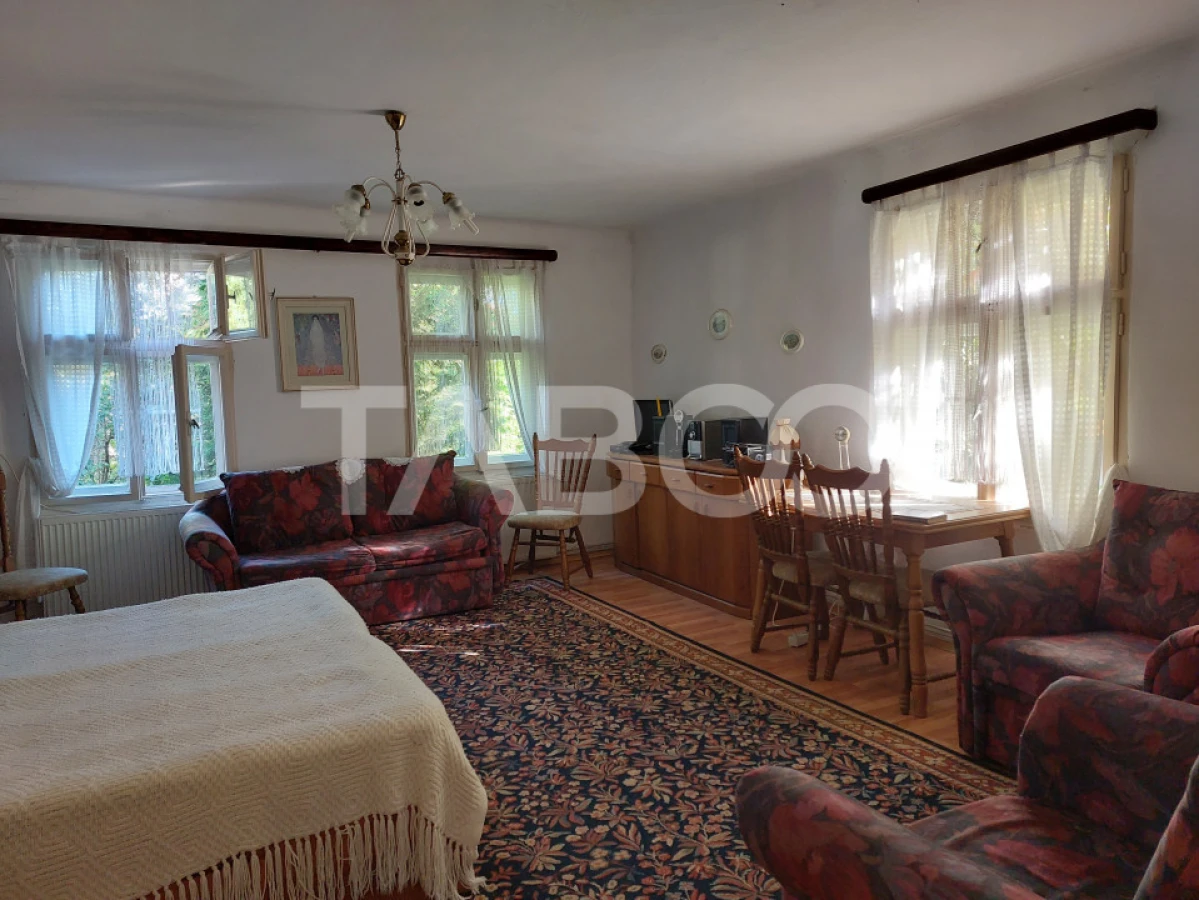 Casa de vanzare cu 2 apartamente separate si teren 500 mp Cisnadioara - 9