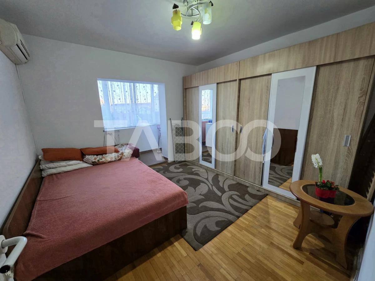 Apartament decomandat de vanzare 3 camere 2 bai pivnita Turnisor Sibiu - 1