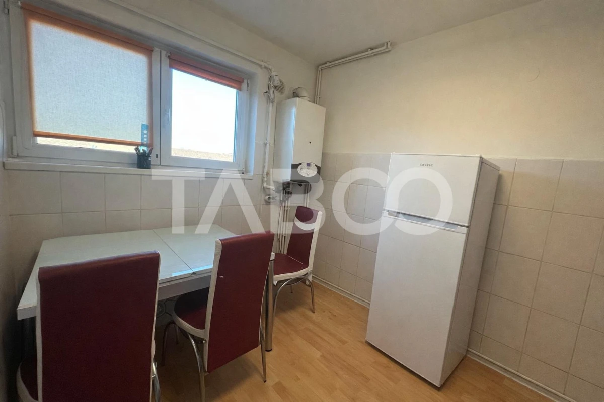 Apartament 3 camere de vanzare decomandat 72 mp zona Strand Sibiu - 2