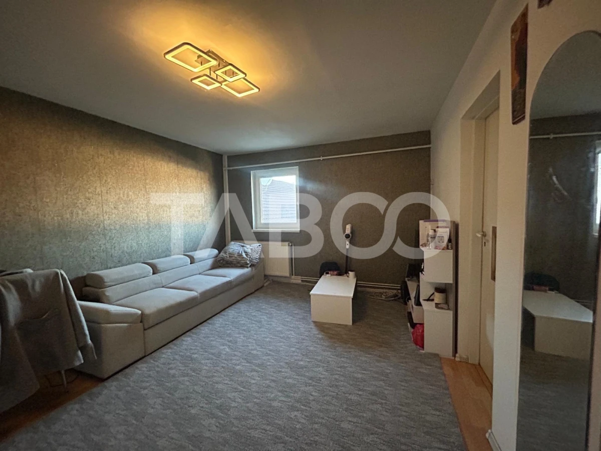 Apartament 3 camere de vanzare decomandat 72 mp zona Strand Sibiu - 1