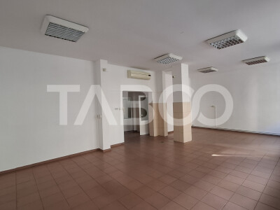 Spatiu comercial cu vitrina 8m si vad pietonal 120 mpu Valea Aurie