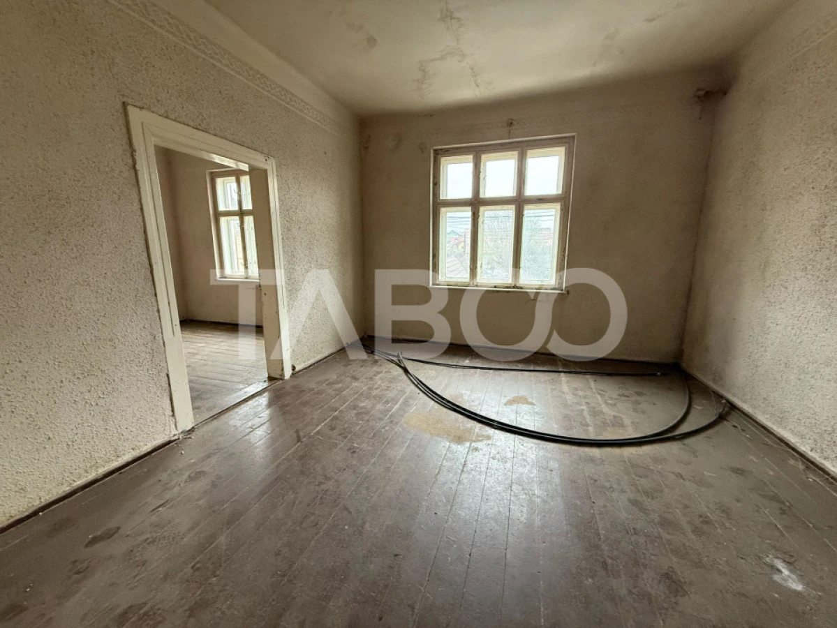 3 apartamente de vanzare la casa 132 mpu si curte 966 mp zona Turnisor - 1