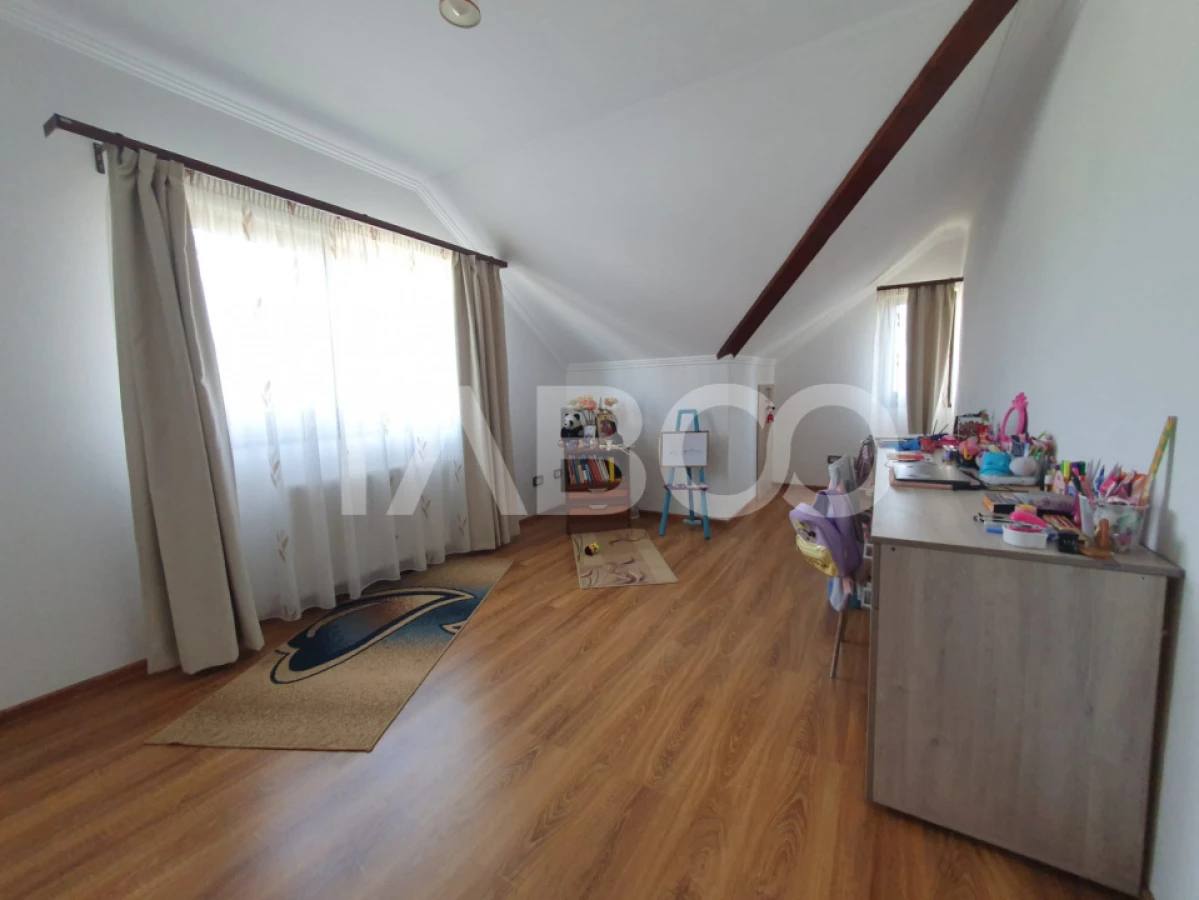 Casa 5 camere 3 bai 2 terase garaj magazie de vanzare 180 mp utili - 9