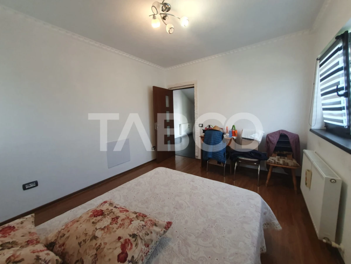 Casa 5 camere 3 bai 2 terase garaj magazie de vanzare 180 mp utili - 8