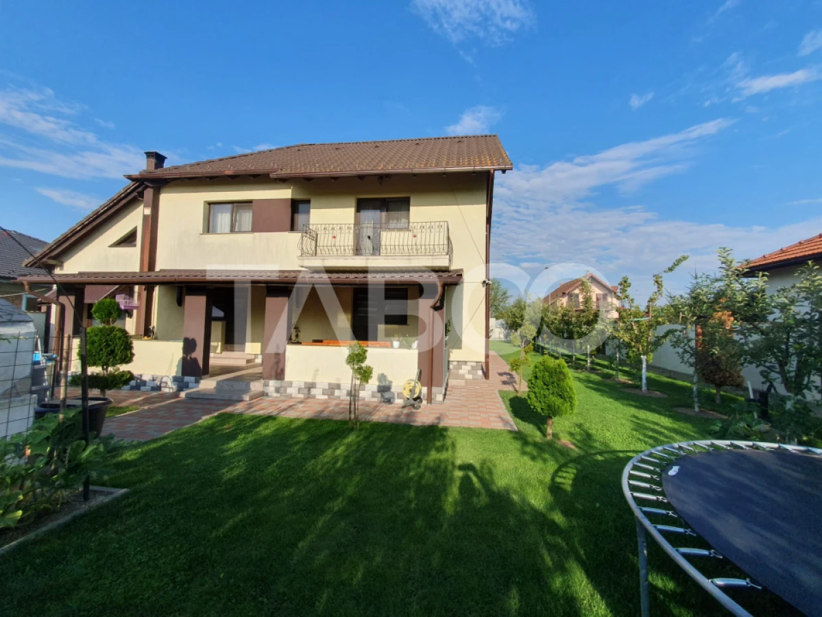 Casa 5 camere 3 bai 2 terase garaj magazie de vanzare 180 mp utili - 1