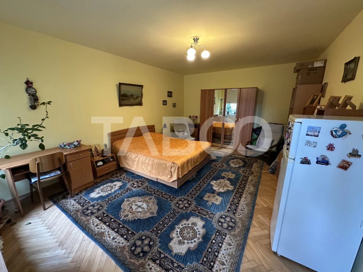 Casa 2 corpuri P+M si P+1 spatiu comercial 70 mpu la strada 2 garaje - 7