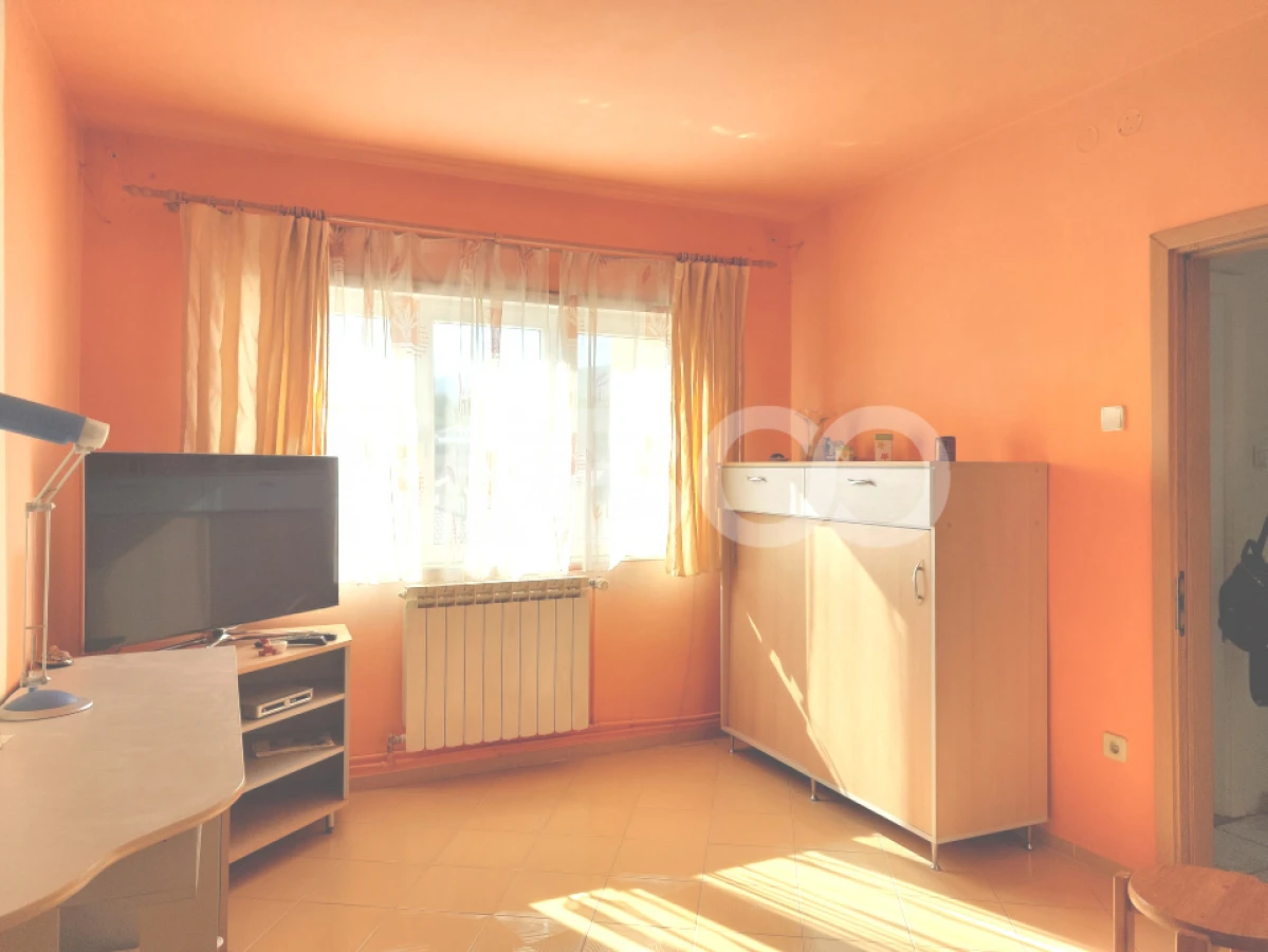 Apartament 50 mpu 2 camere etaj 3 pivnita Piata Noua Cisnadie - 5