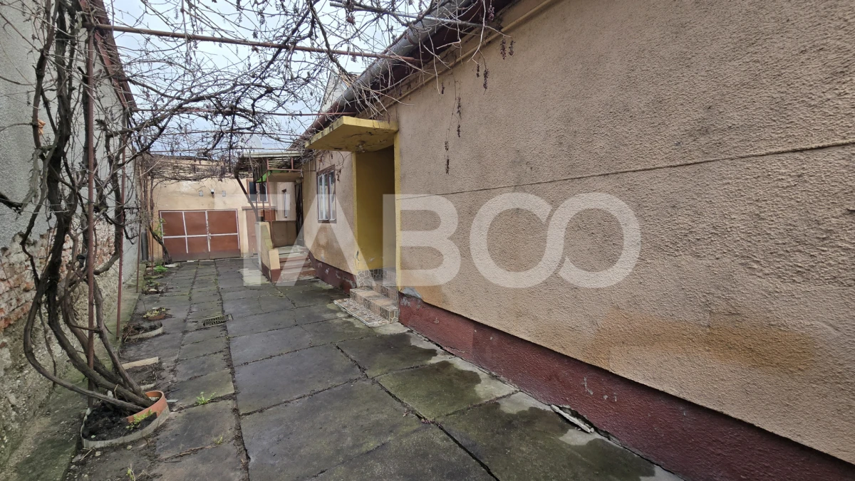 Casa individuala de vanzare cu teren de 320 mp in zona Lupeni Sibiu - 2