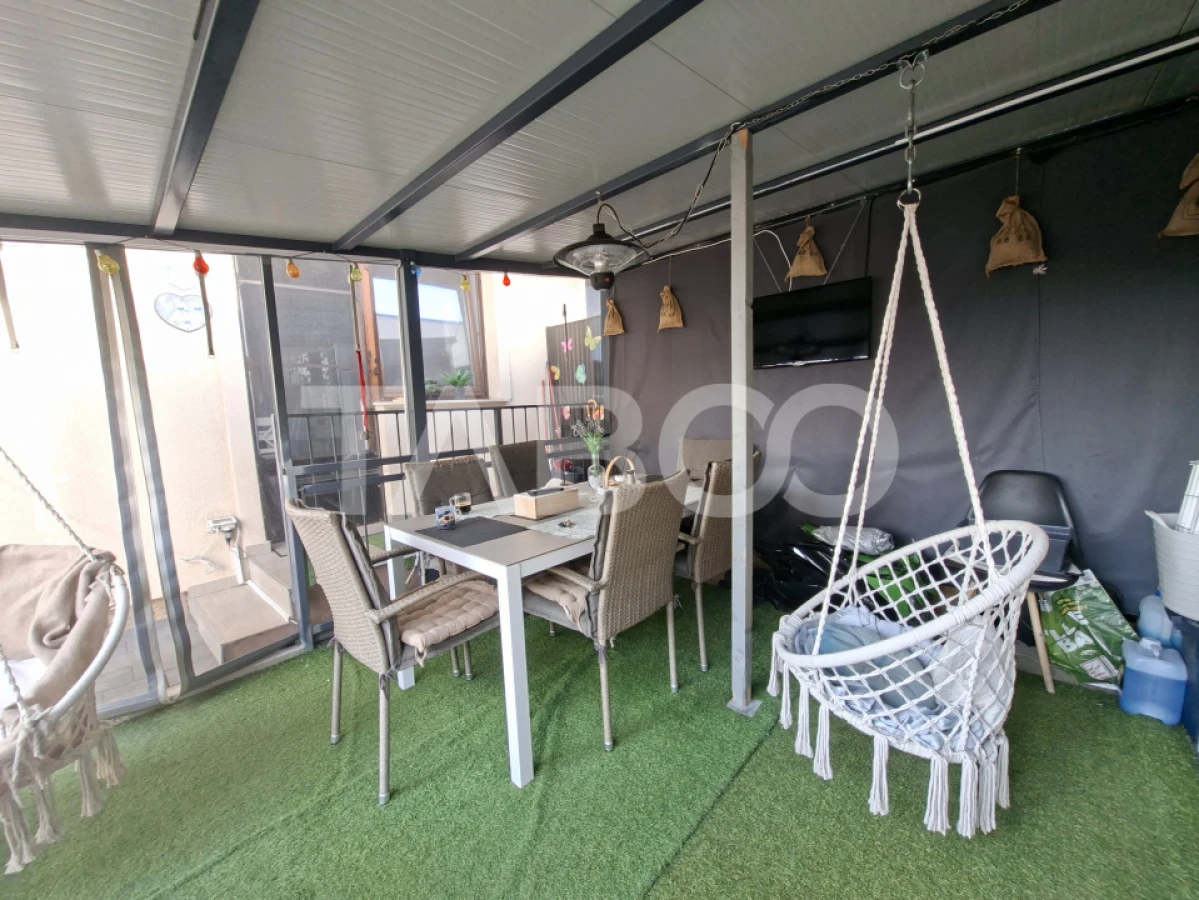 Apartament de vanzare 3 camere decomandate gradina Calea Surii Mici - 1