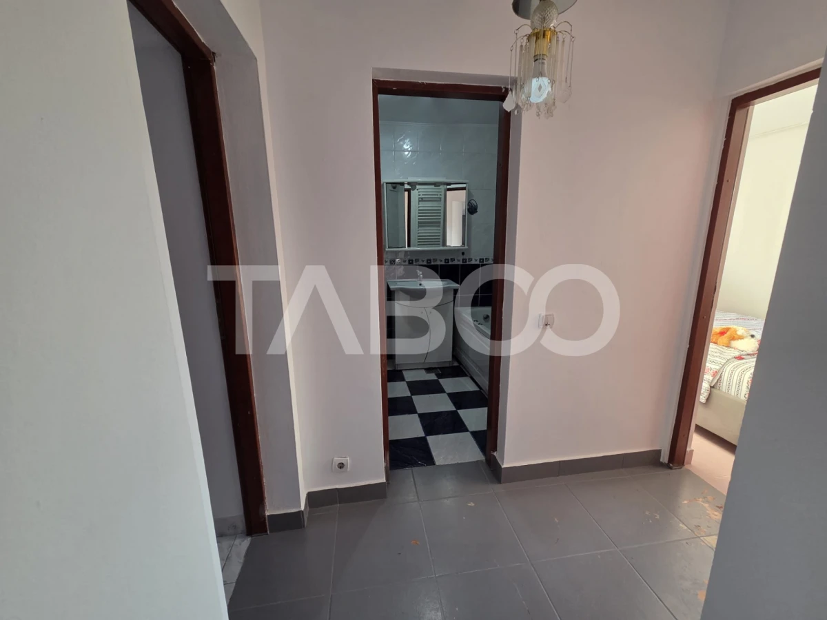 Apartament de vanzare 4 camere decomandat 80 mp utili zona 1 Decembrie - 8
