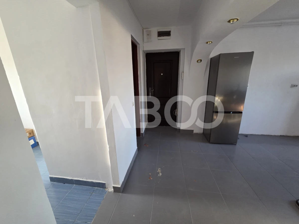 Apartament de vanzare 4 camere decomandat 80 mp utili zona 1 Decembrie - 7