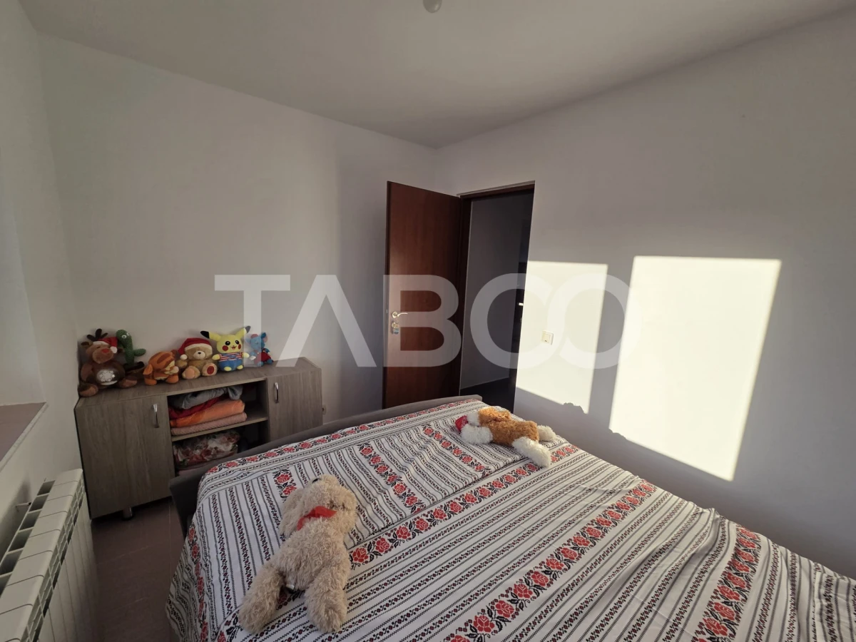 Apartament de vanzare 4 camere decomandat 80 mp utili zona 1 Decembrie - 5