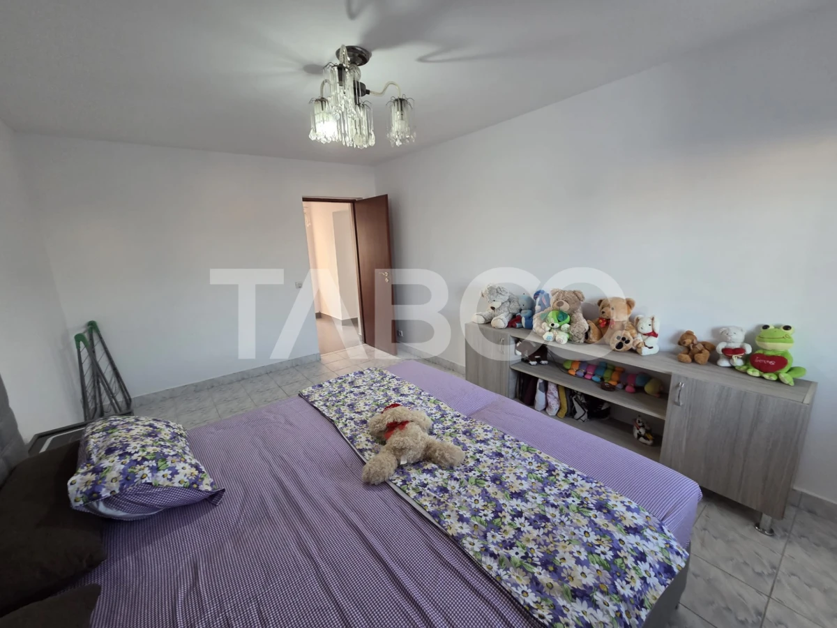 Apartament de vanzare 4 camere decomandat 80 mp utili zona 1 Decembrie - 4