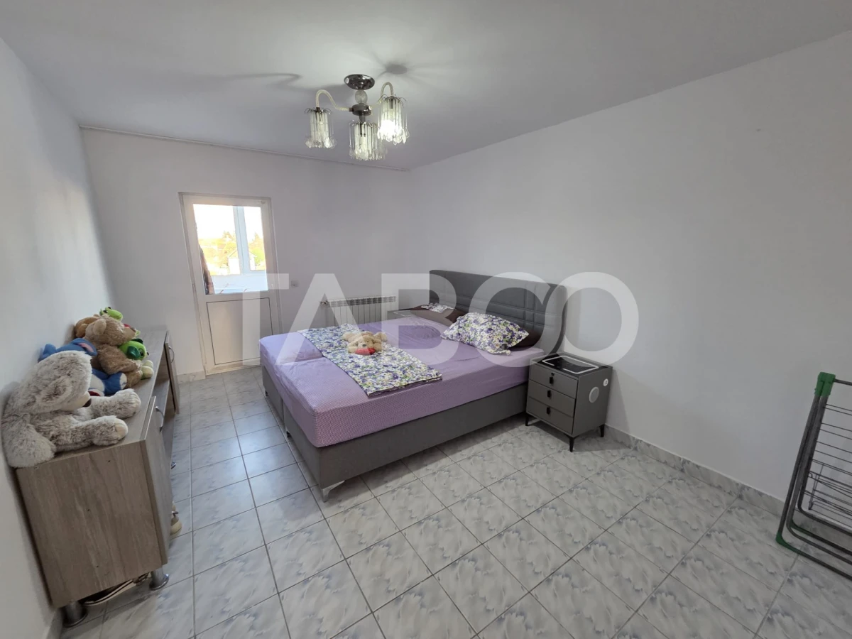 Apartament de vanzare 4 camere decomandat 80 mp utili zona 1 Decembrie - 3
