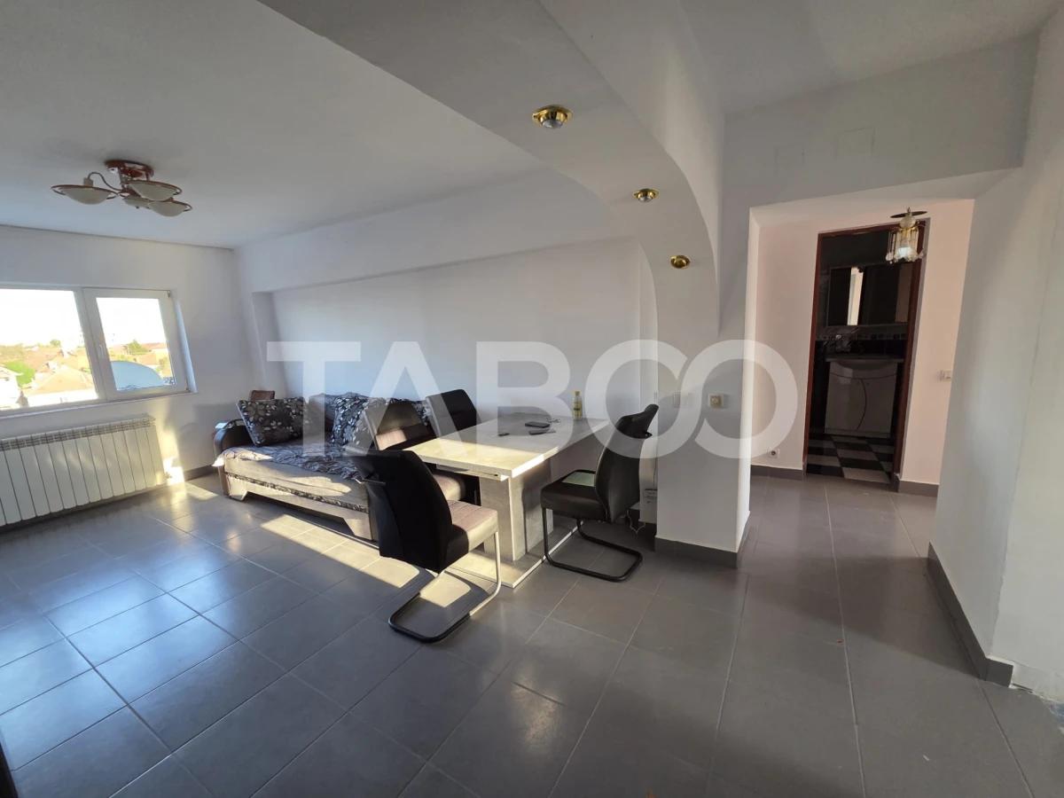 Apartament de vanzare 4 camere decomandat 80 mp utili zona 1 Decembrie - 2