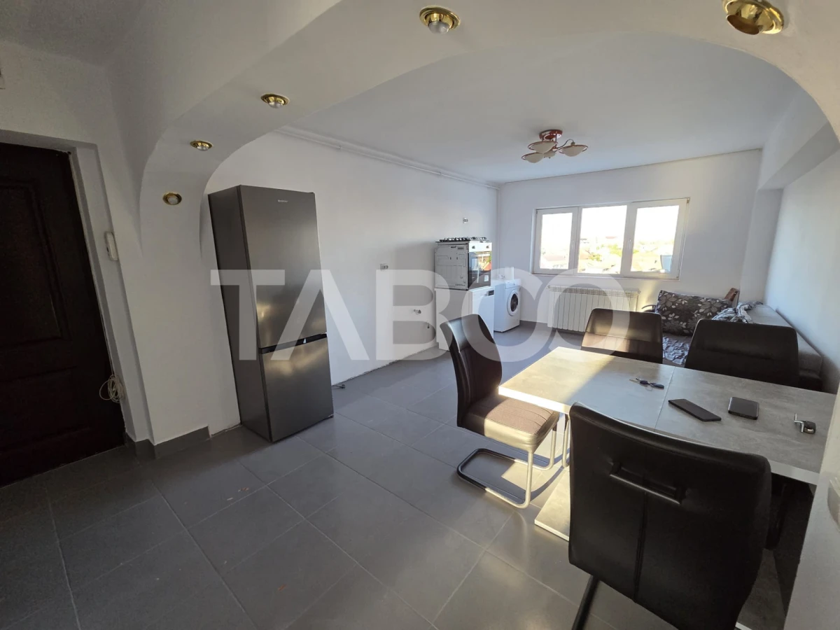 Apartament de vanzare 4 camere decomandat 80 mp utili zona 1 Decembrie - 1