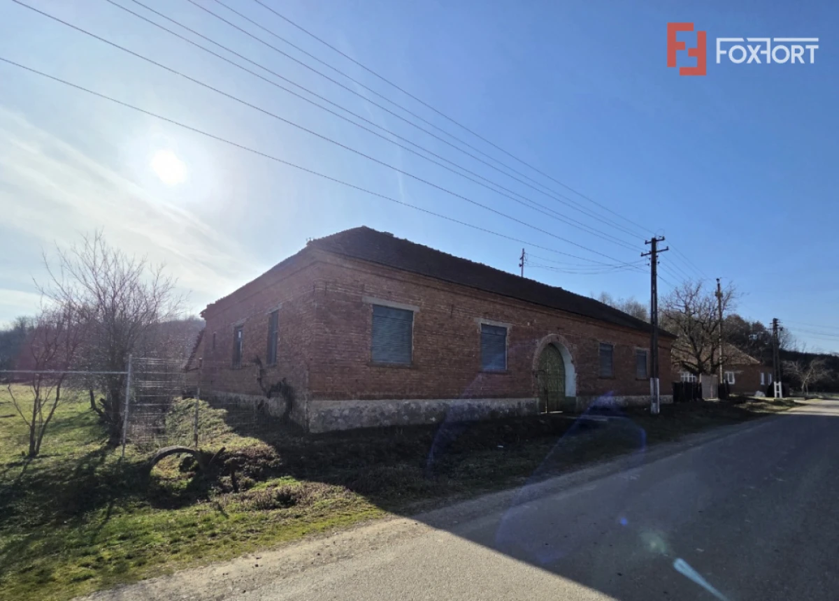 Casa individuala cu 1440 mp teren, 4 camere, Barzava, Lalasint - 1