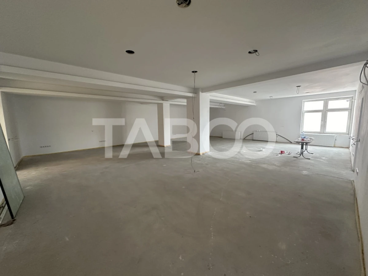 Spatiu comercial cu vitrina pe 3 niveluri cu suprafata utila de 915mp - 4