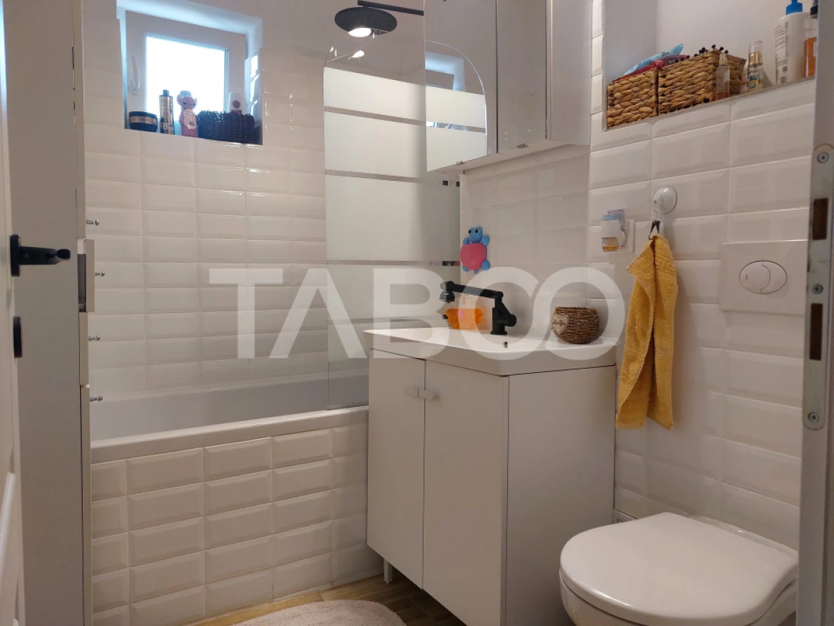 Apartament renovat 66 mp 3 camere 2 bai balcon pivnita Cisnadie - 9