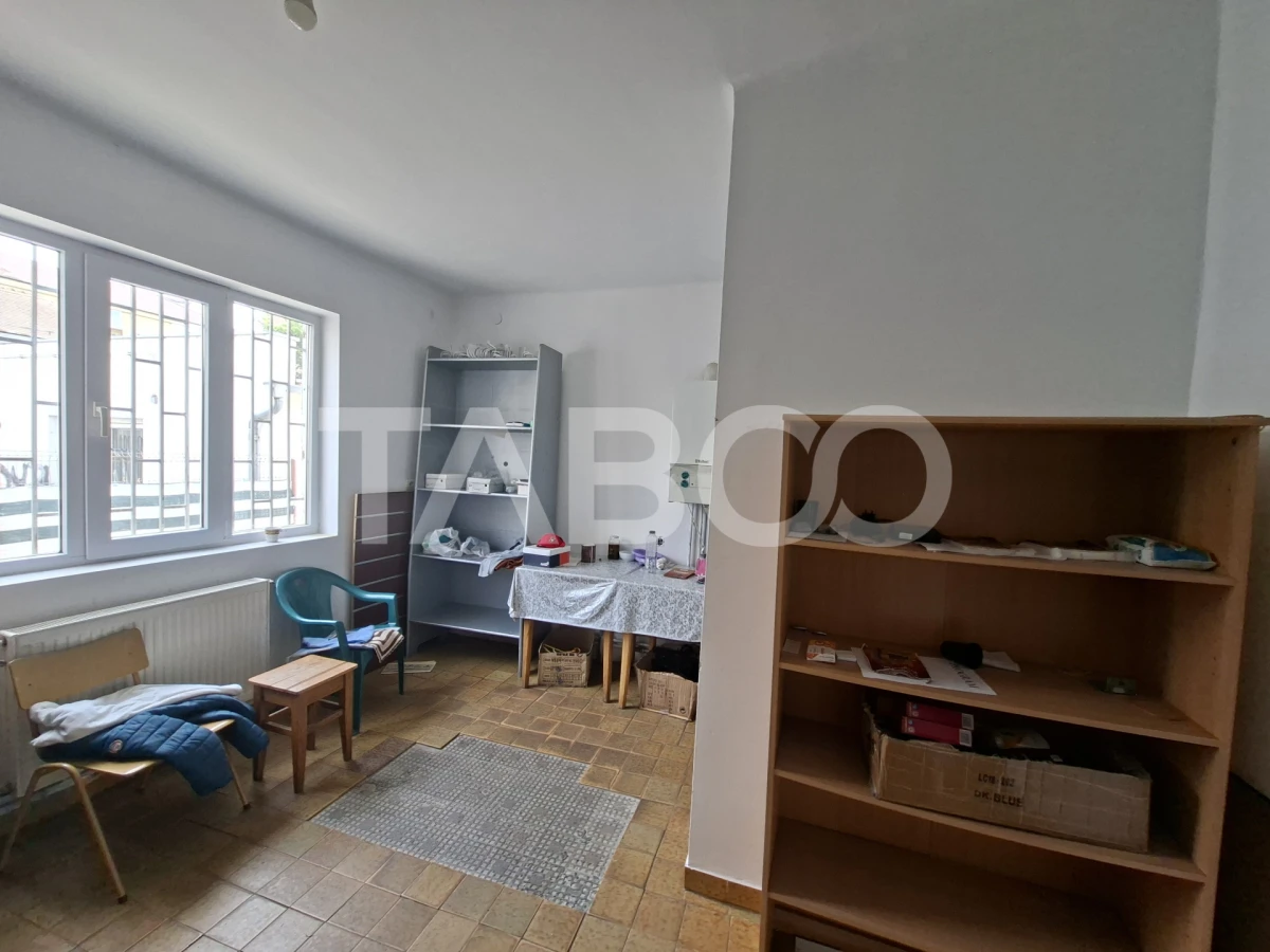 Spatiu comercial de inchiriat la parter zona buna Vasile Aaron - 1