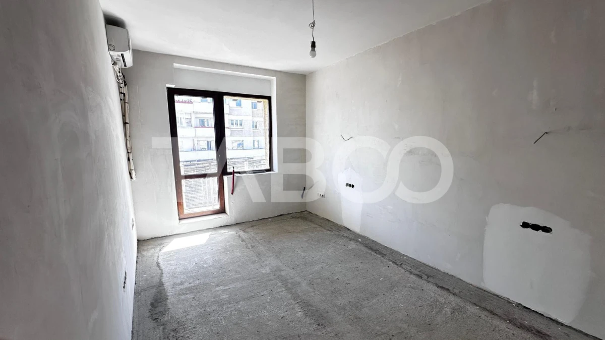 Apartament de vanzare 3 camere nemobilate 56 mpu cu balcon Central - 6