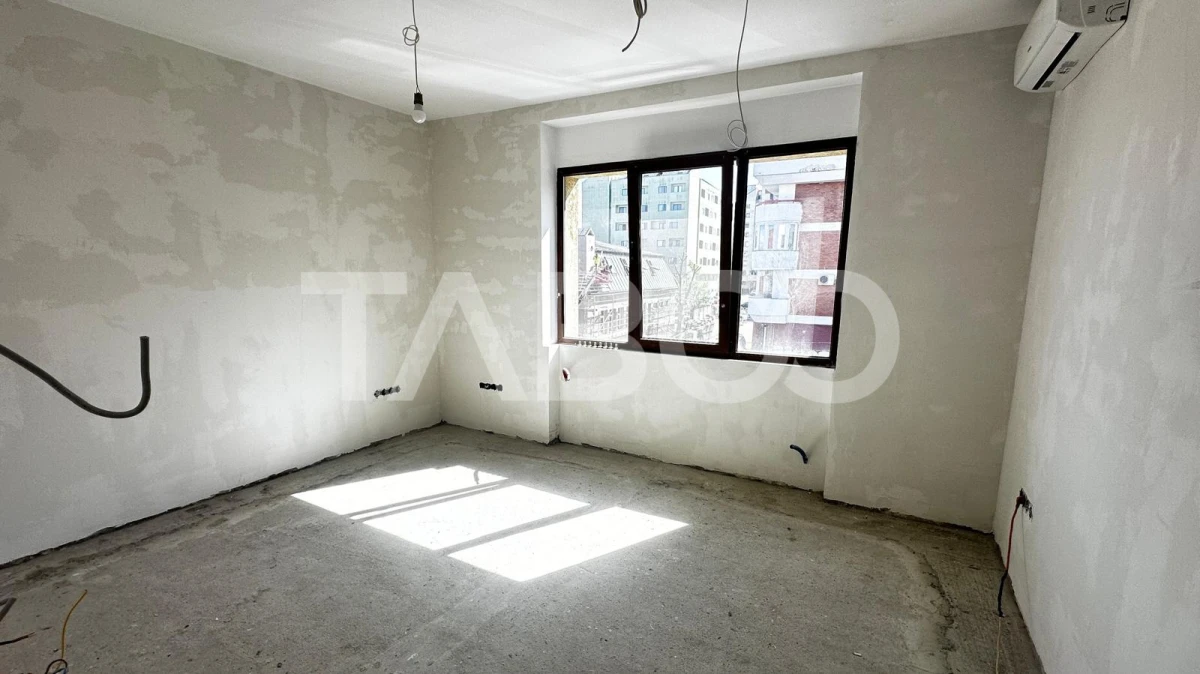 Apartament de vanzare 3 camere nemobilate 56 mpu cu balcon Central - 5
