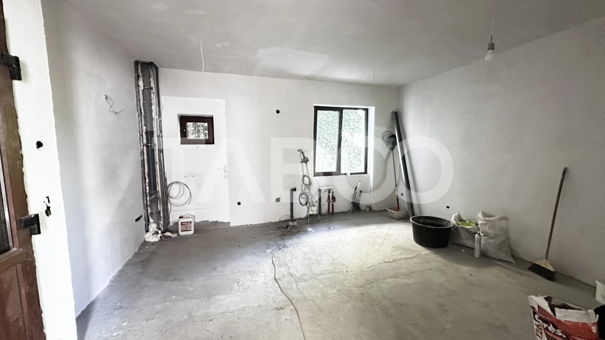 Apartament de vanzare 3 camere nemobilate 56 mpu cu balcon Central - 3