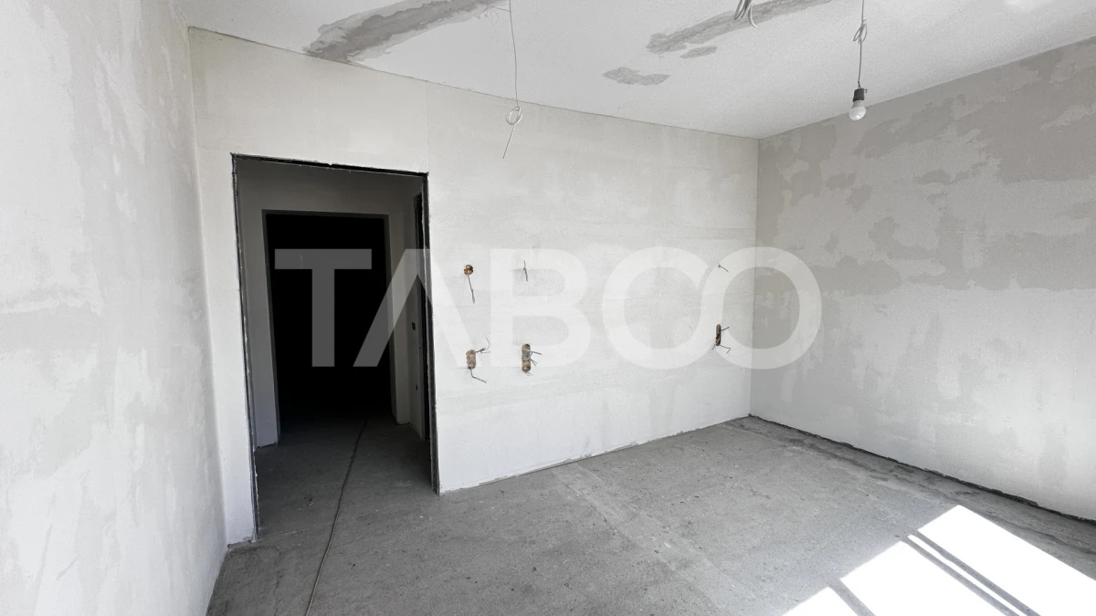 Apartament de vanzare 3 camere nemobilate 56 mpu cu balcon Central - 2