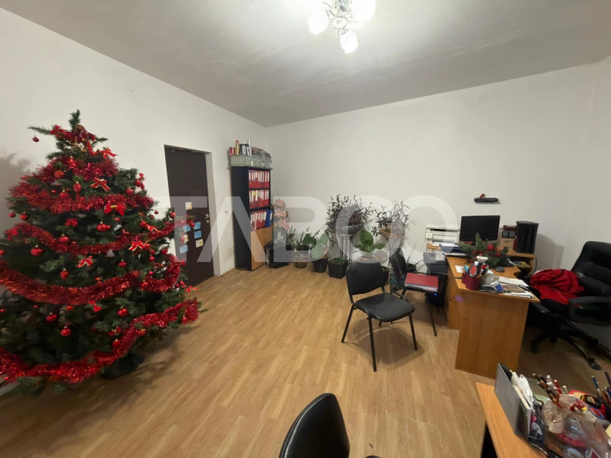 Casa individuala pretabila spatiu comercial teren 400 mp Piata Cluj - 1