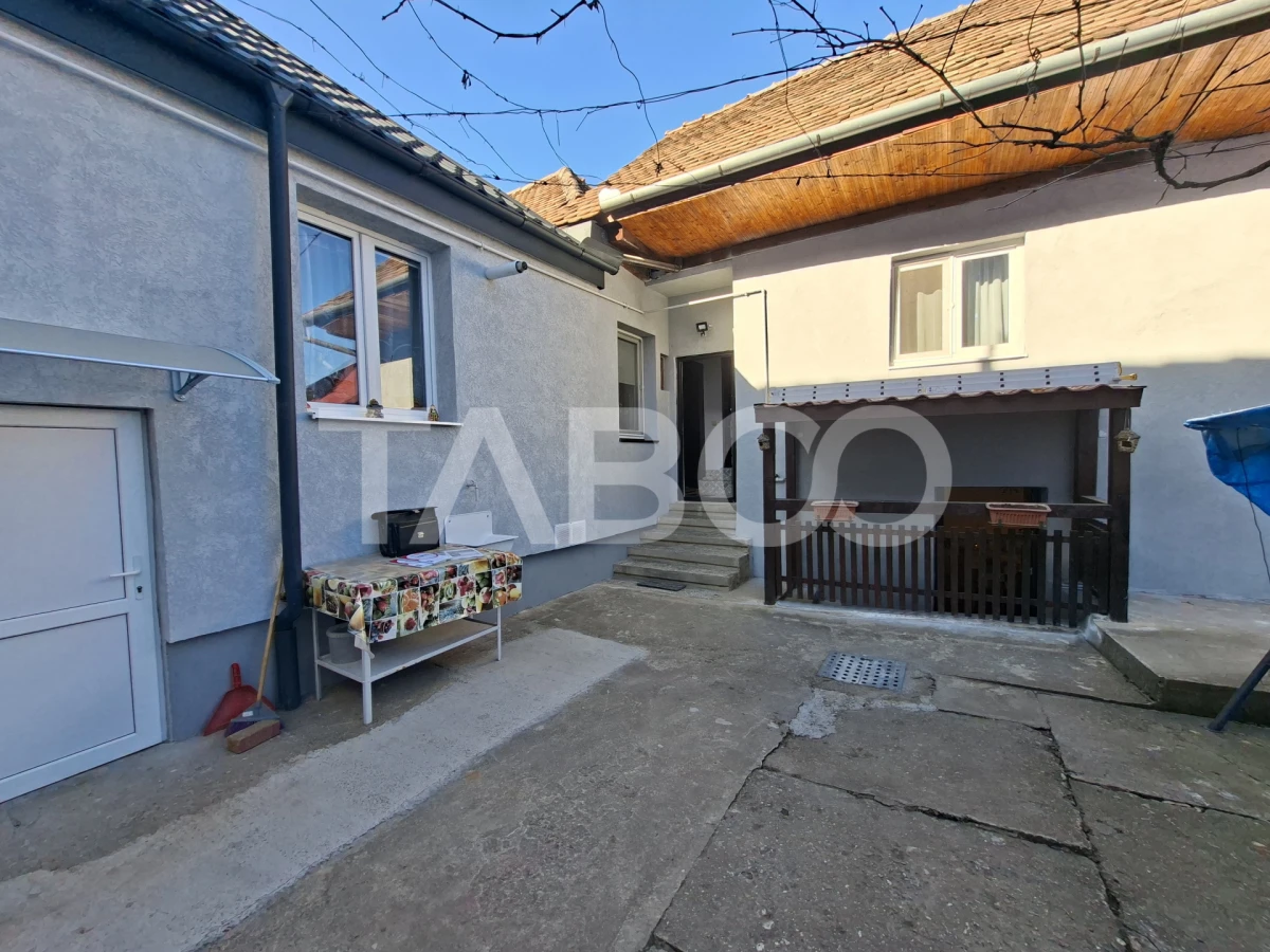 Casa de vanzare Vasile Aaron 3 camere si teren / curte comuna 1 vecin - 8