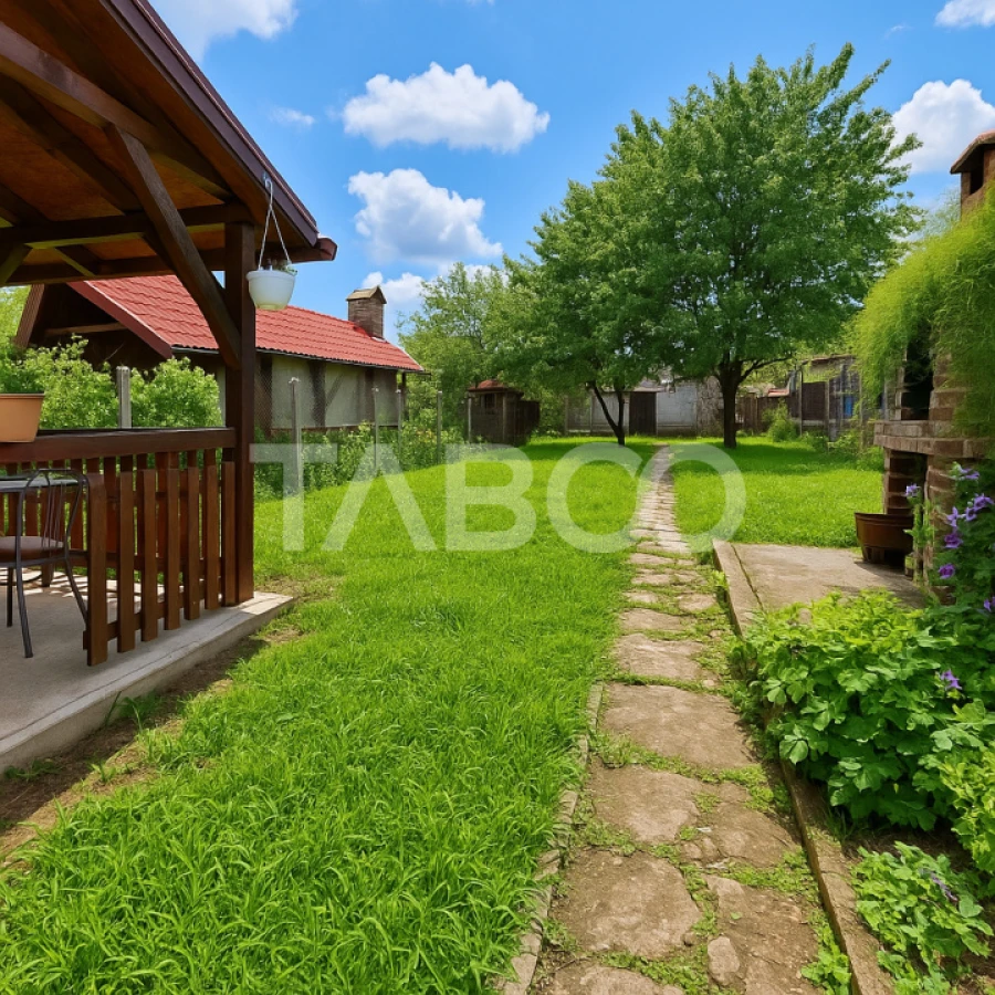 Casa de vanzare Vasile Aaron 3 camere si teren / curte comuna 1 vecin - 2