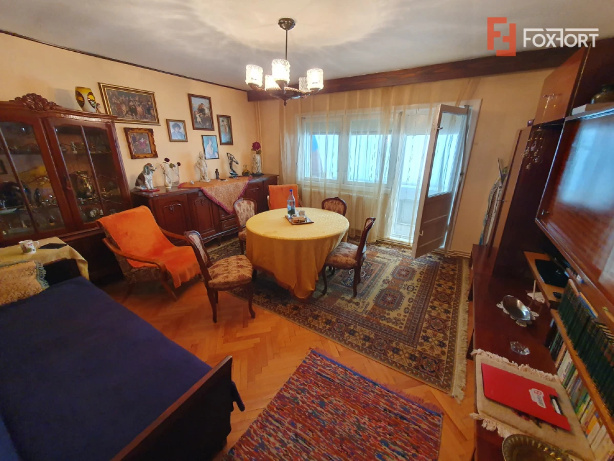 Apartament 3 camere, decomandat, etaj 1, zona Vladeasa - 1