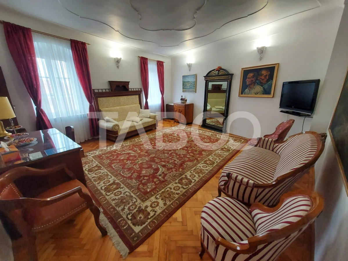 Apartament de vanzare 3 camere 77 mpu pivnita anexa in Centrul Istoric - 2