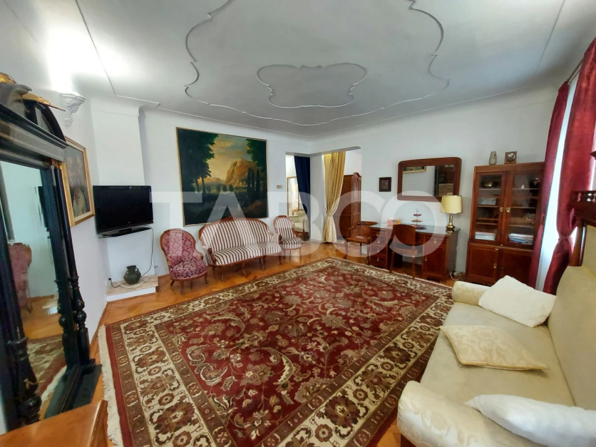 Apartament de vanzare 3 camere 77 mpu pivnita anexa in Centrul Istoric - 1