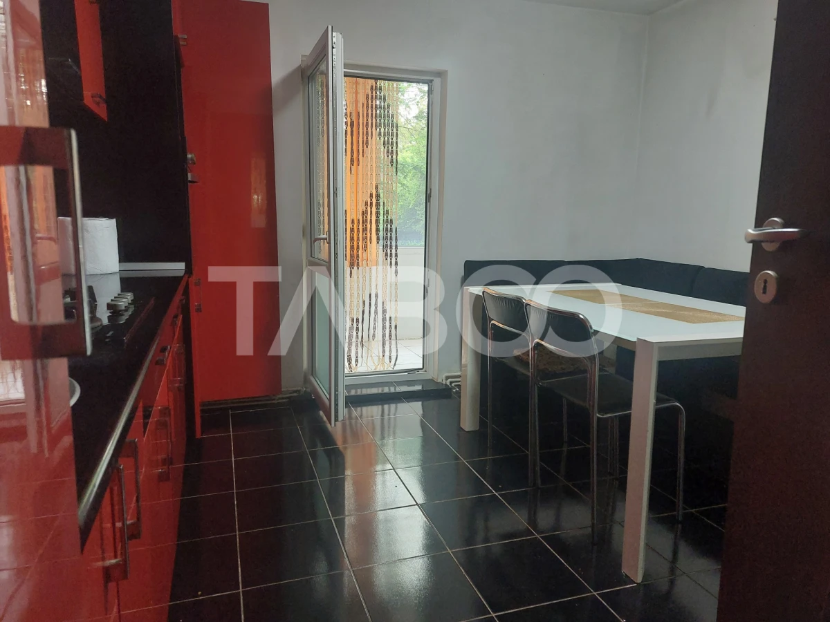 Apartament cu 2 camere decomandate si balcon de inchiriat in Strand - 8